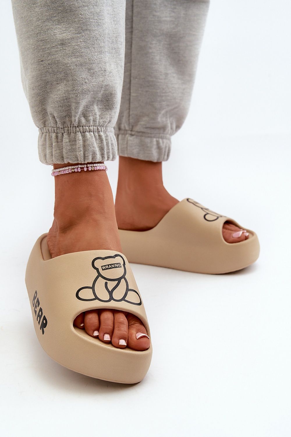 Clacquettes model 198603 Step in style