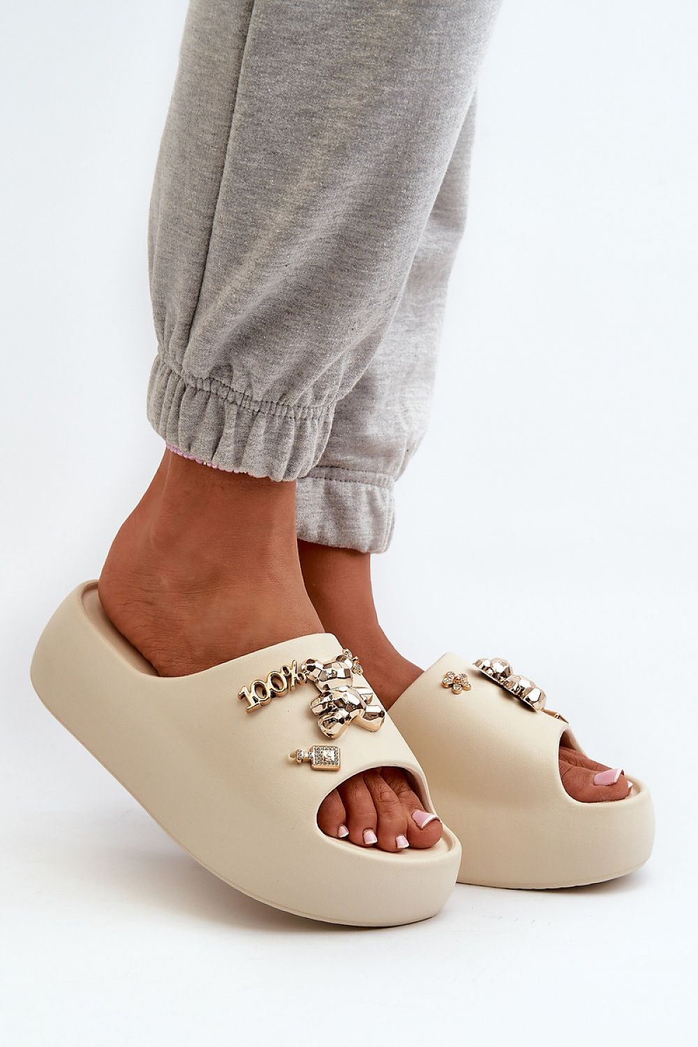 Clacquettes model 198600 Step in style