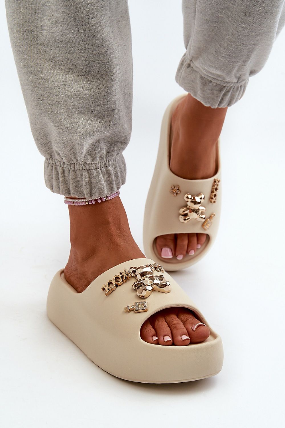 Clacquettes model 198600 Step in style
