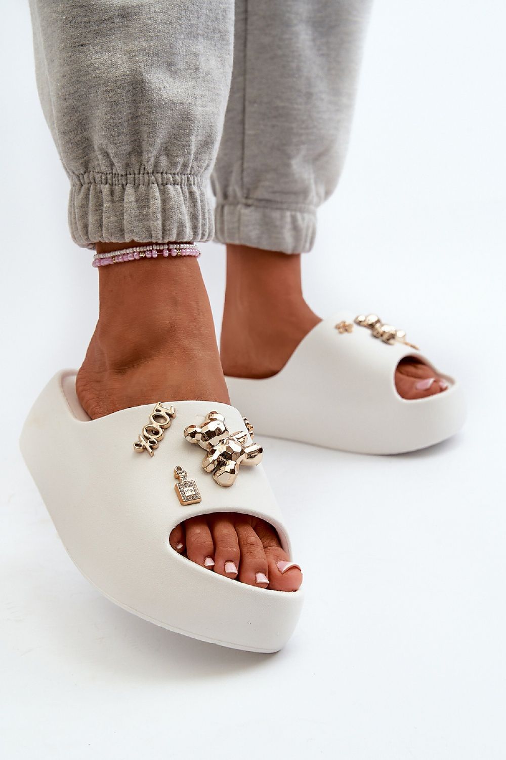 Clacquettes model 198600 Step in style