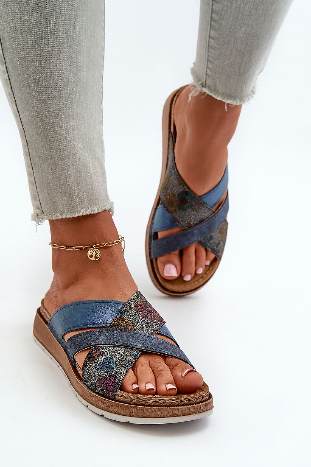 Clacquettes model 198428 Step in style