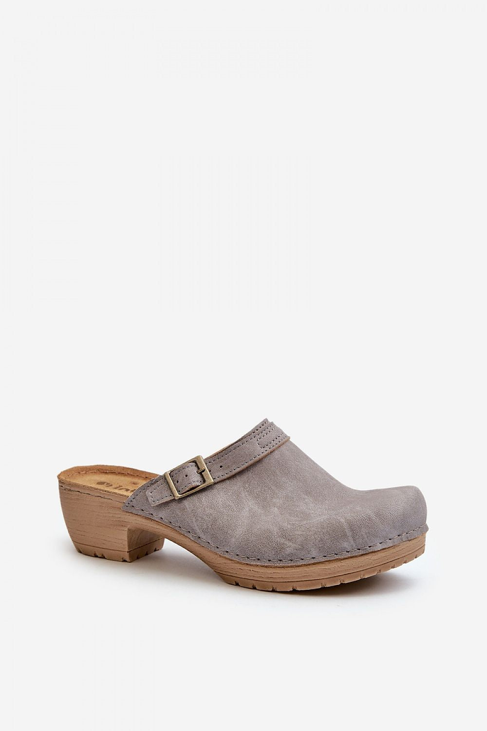 Clacquettes model 198430 Step in style