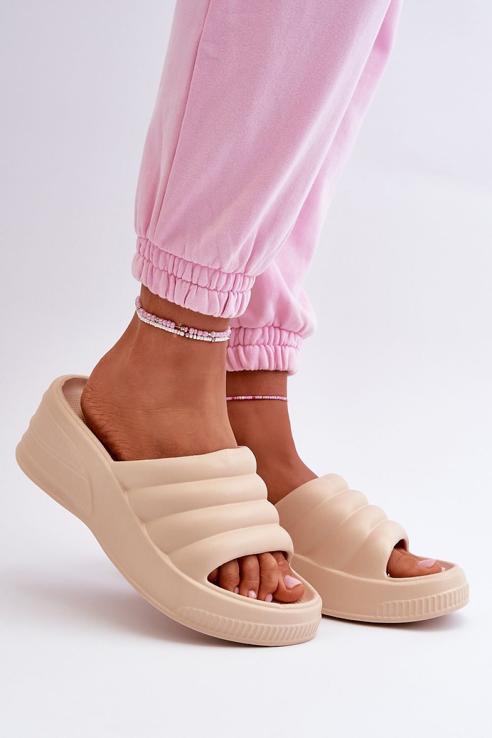 Clacquettes model 198442 Step in style