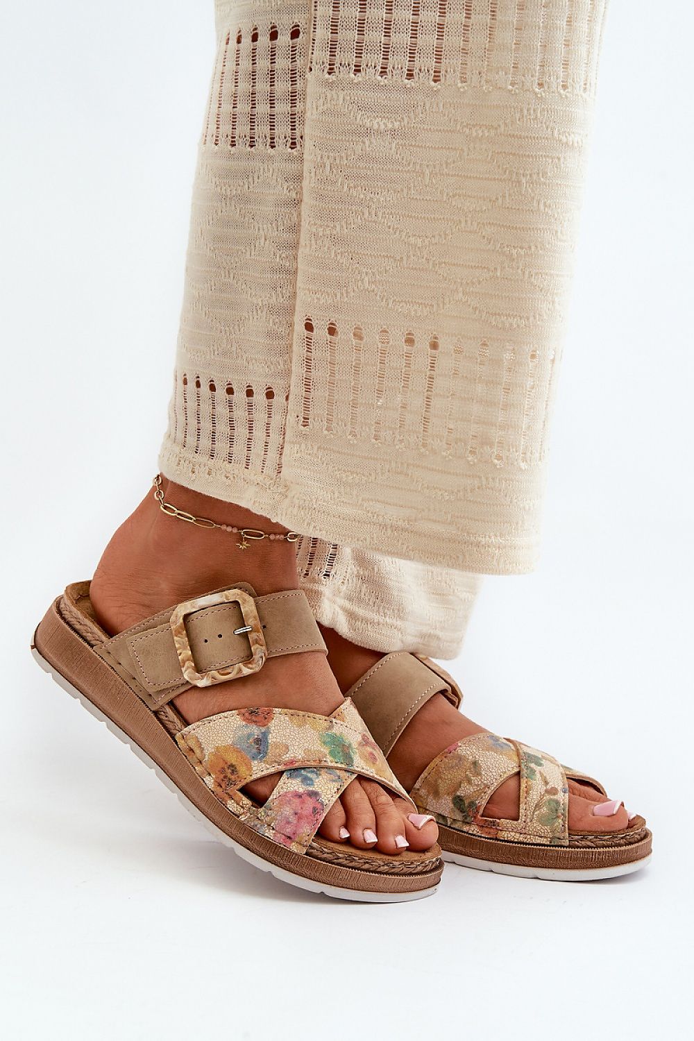 Clacquettes model 198459 Step in style