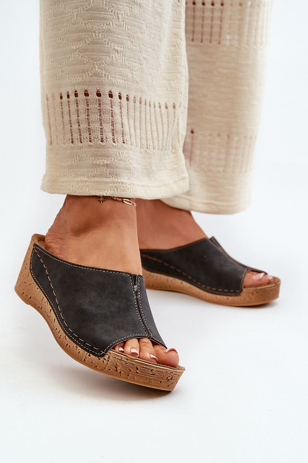 Clacquettes model 198463 Step in style