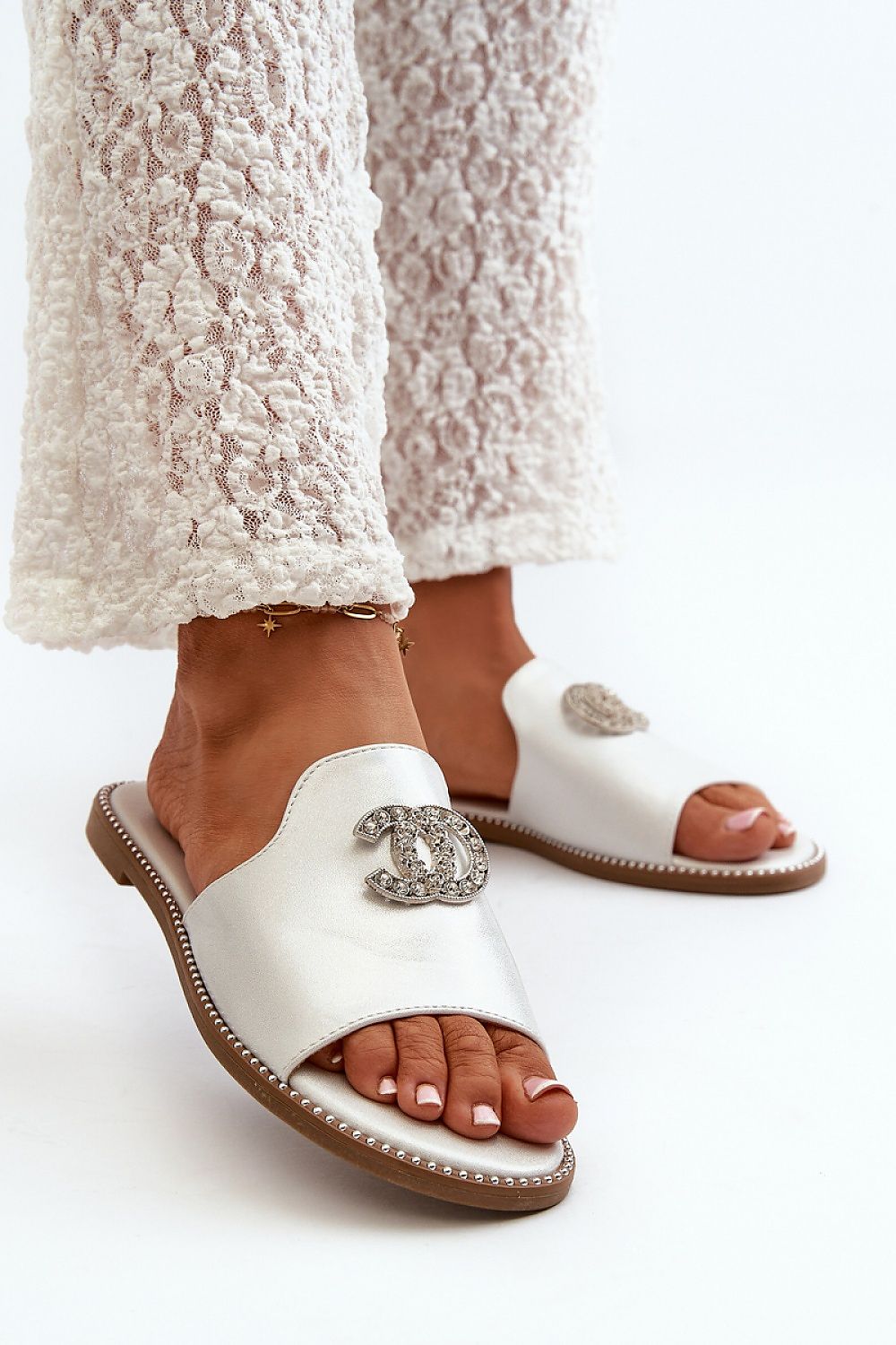 Clacquettes model 198612 Step in style