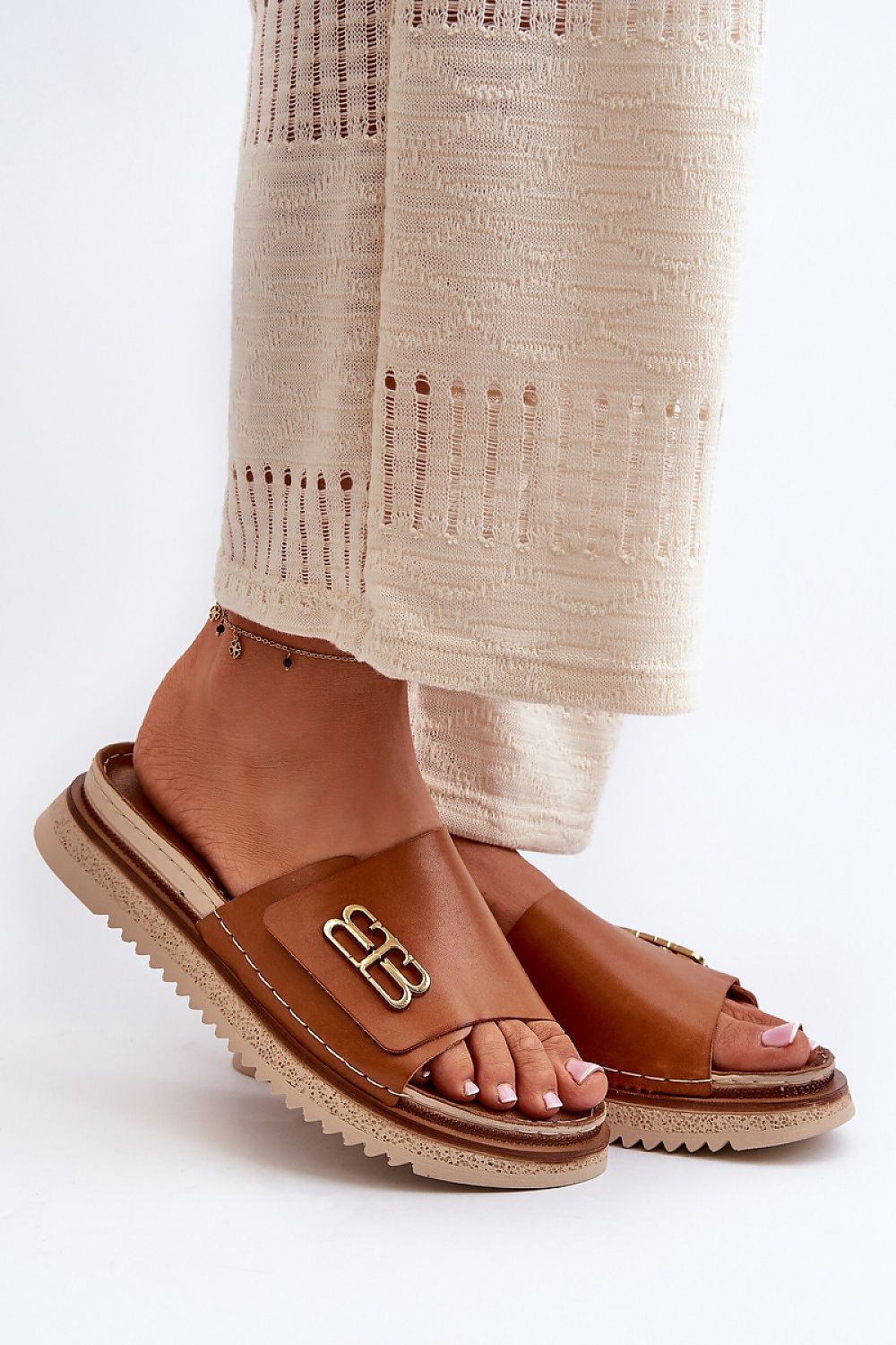 Clacquettes model 198619 Step in style