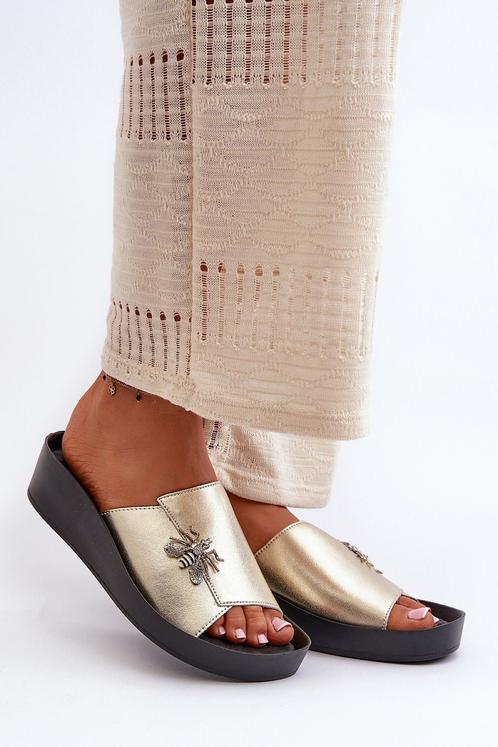 Clacquettes model 198621 Step in style