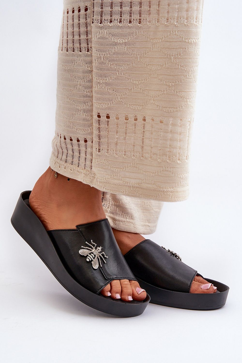 Clacquettes model 198621 Step in style