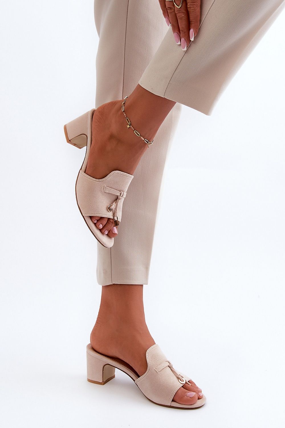 Clacquettes model 198677 Step in style
