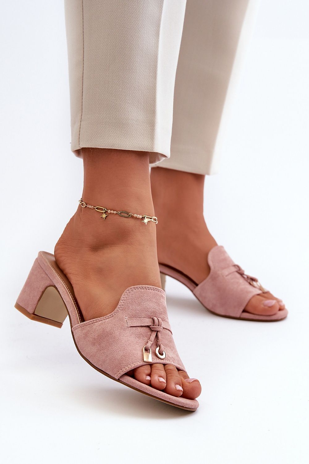 Clacquettes model 198677 Step in style