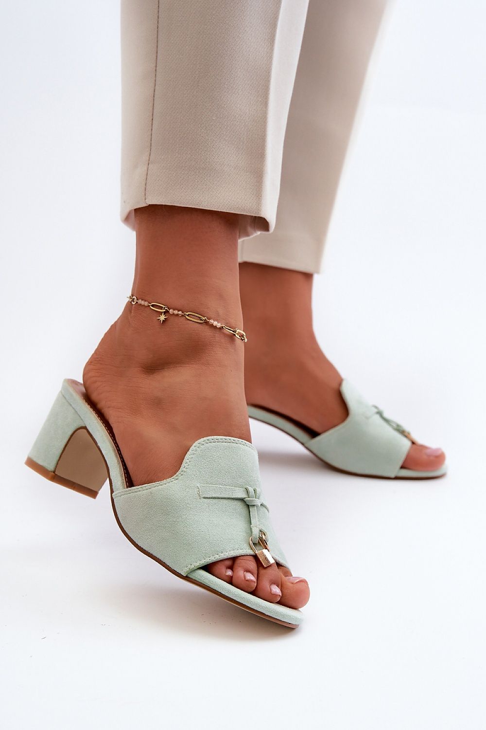 Clacquettes model 198677 Step in style