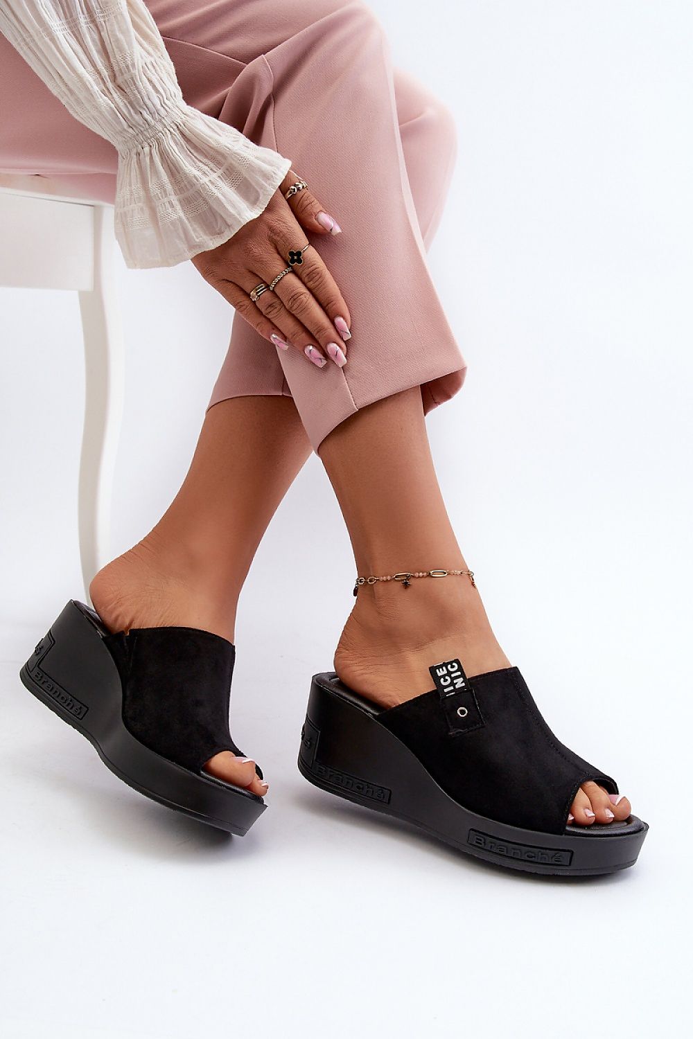 Clacquettes model 198855 Step in style