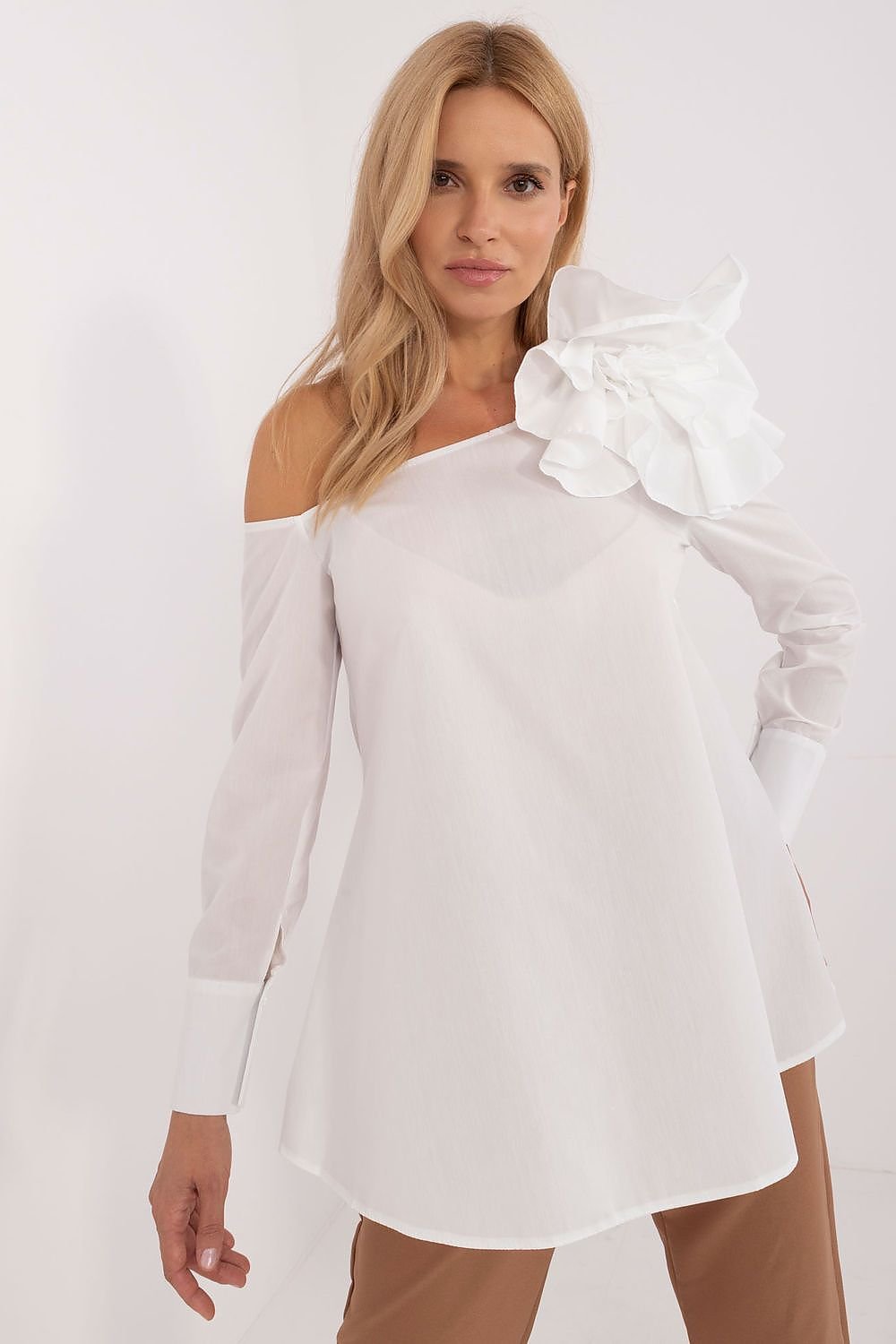 Blouse model 200311 Lakerta