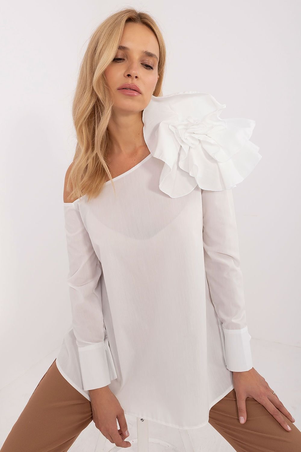 Blouse model 200311 Lakerta