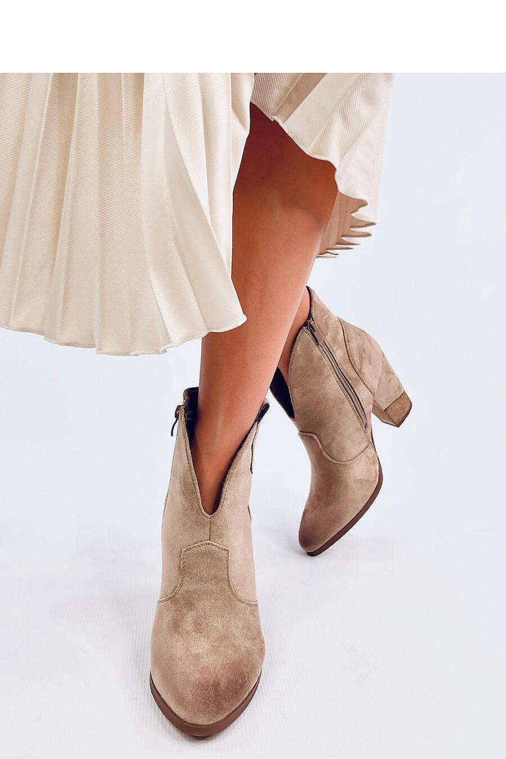 Heeled boots model 200608 Inello