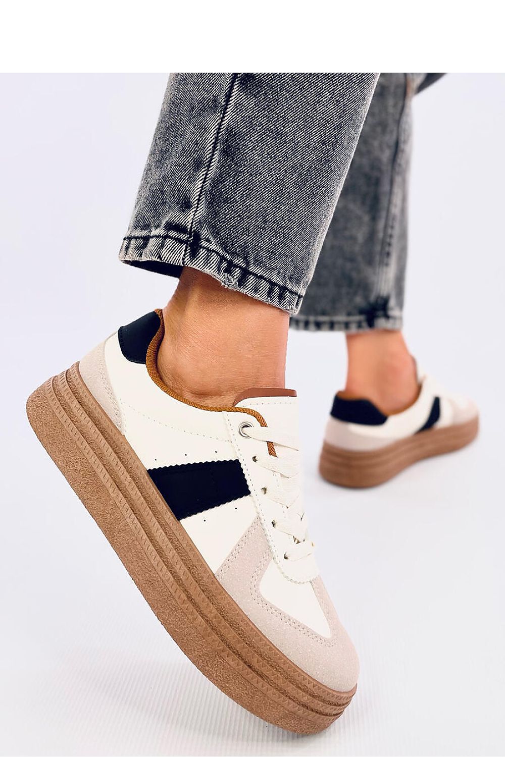 Sports shoes model 200726 Inello