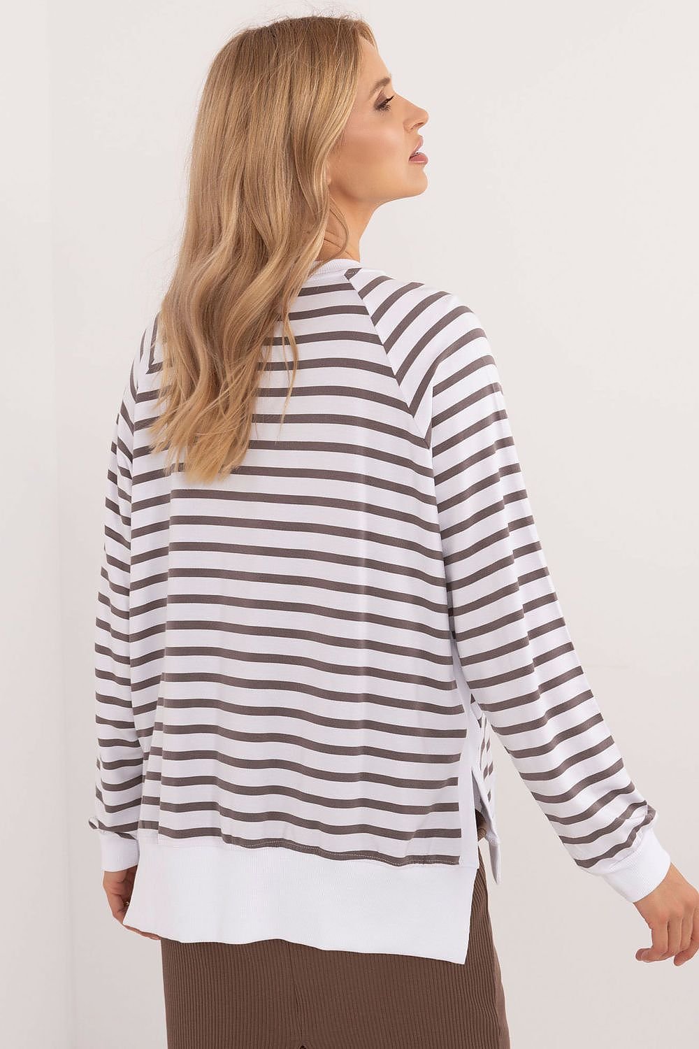 Blouse model 201836 Relevance