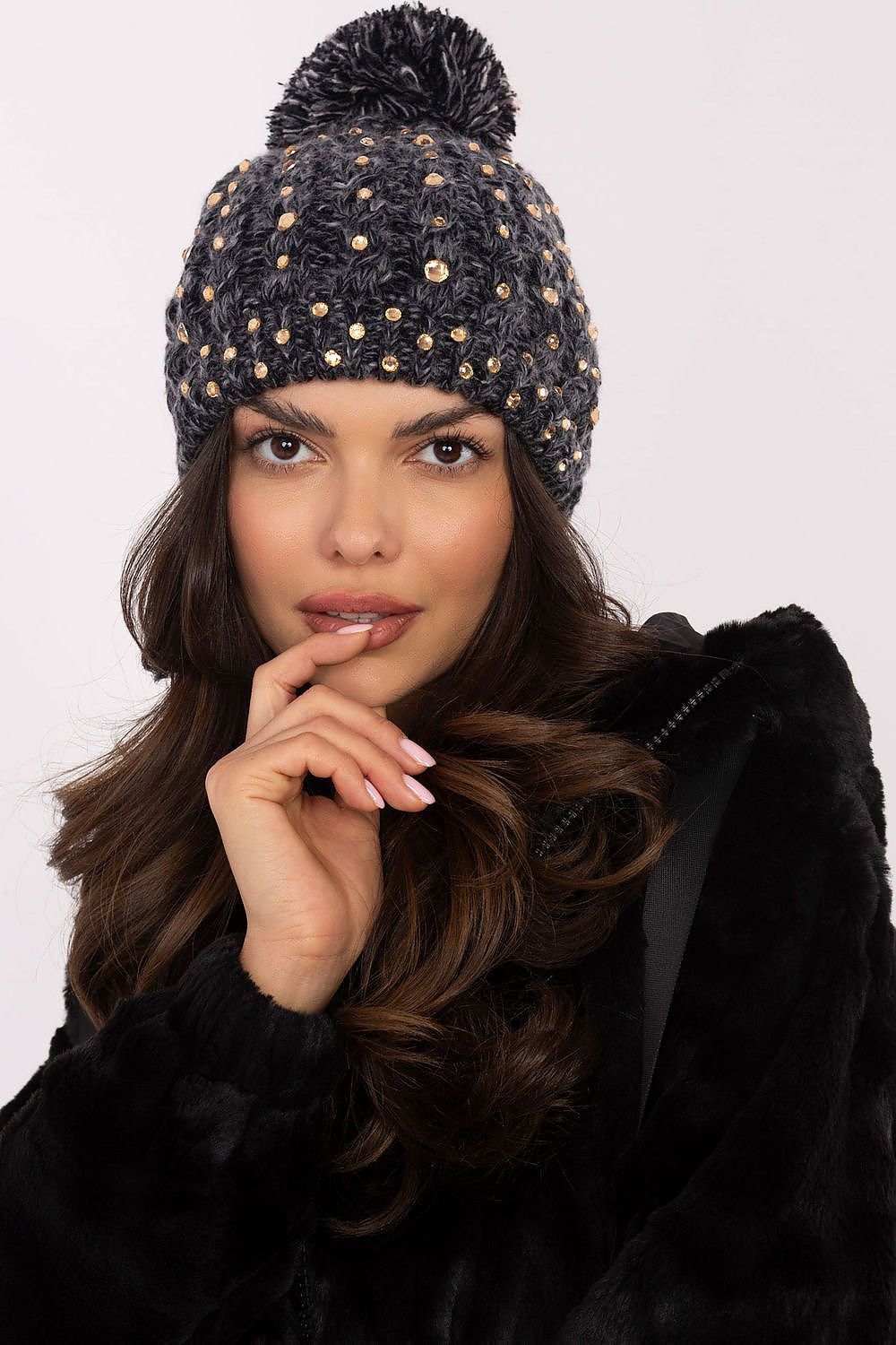Bonnet model 203843 AT