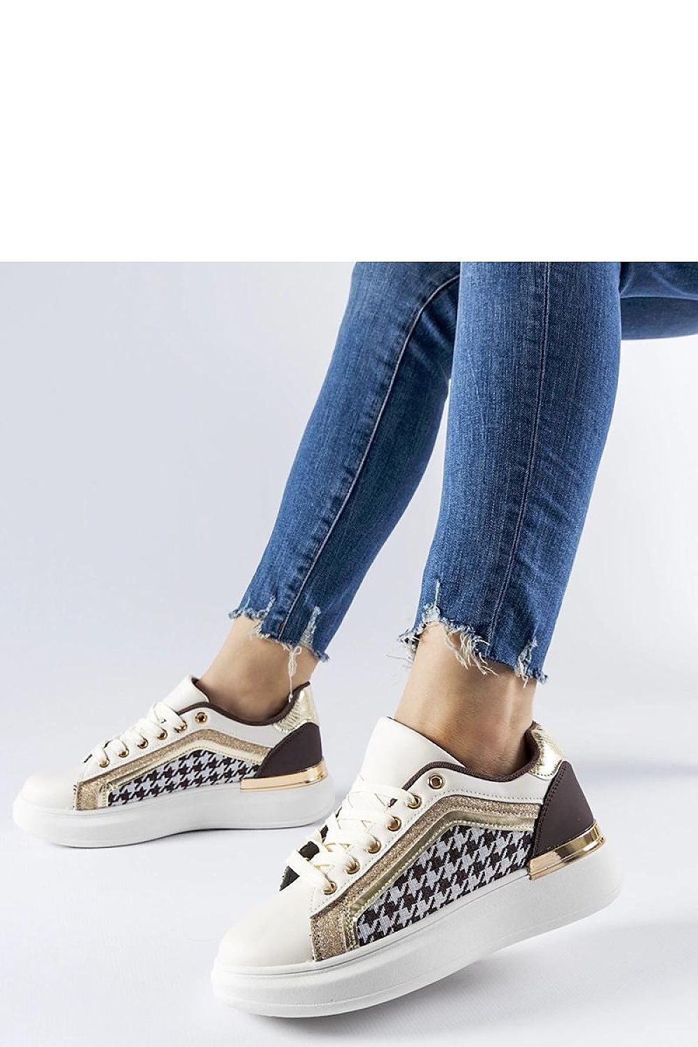 Baskets model 207580 Solea