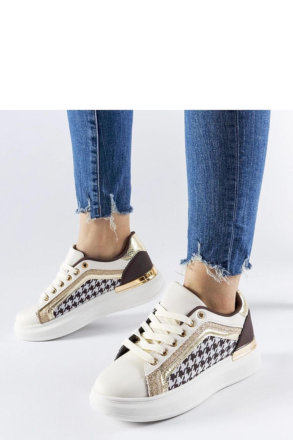 Baskets model 207580 Solea