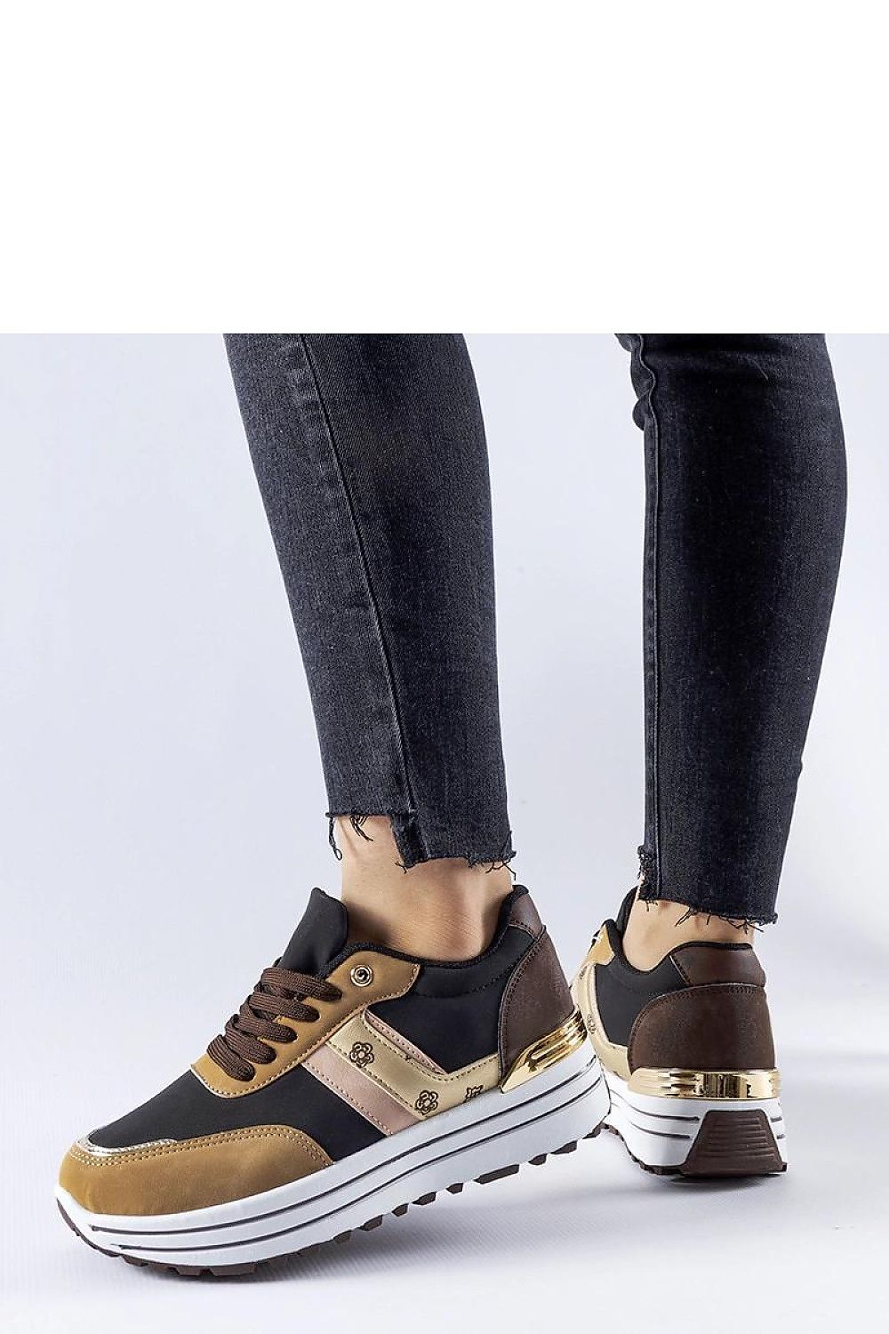Baskets model 207628 Solea