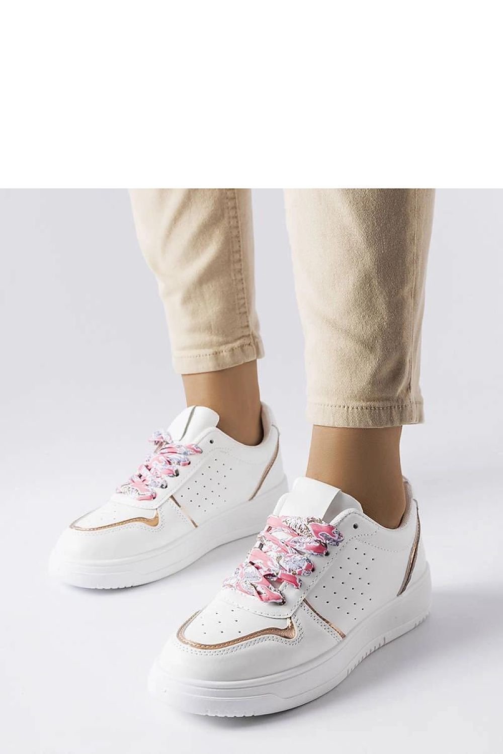 Baskets model 207949 Solea