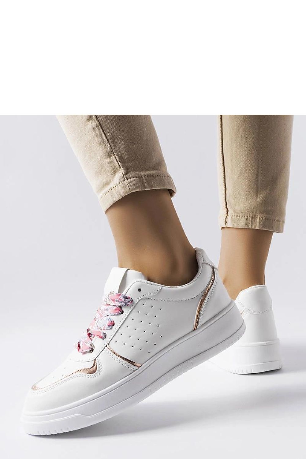 Baskets model 207949 Solea
