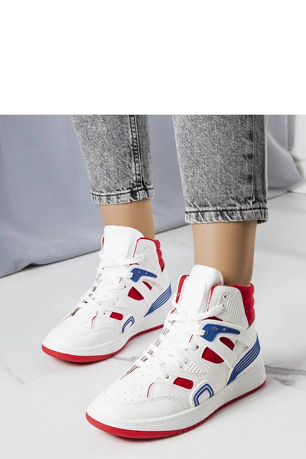 Baskets model 207979 Solea