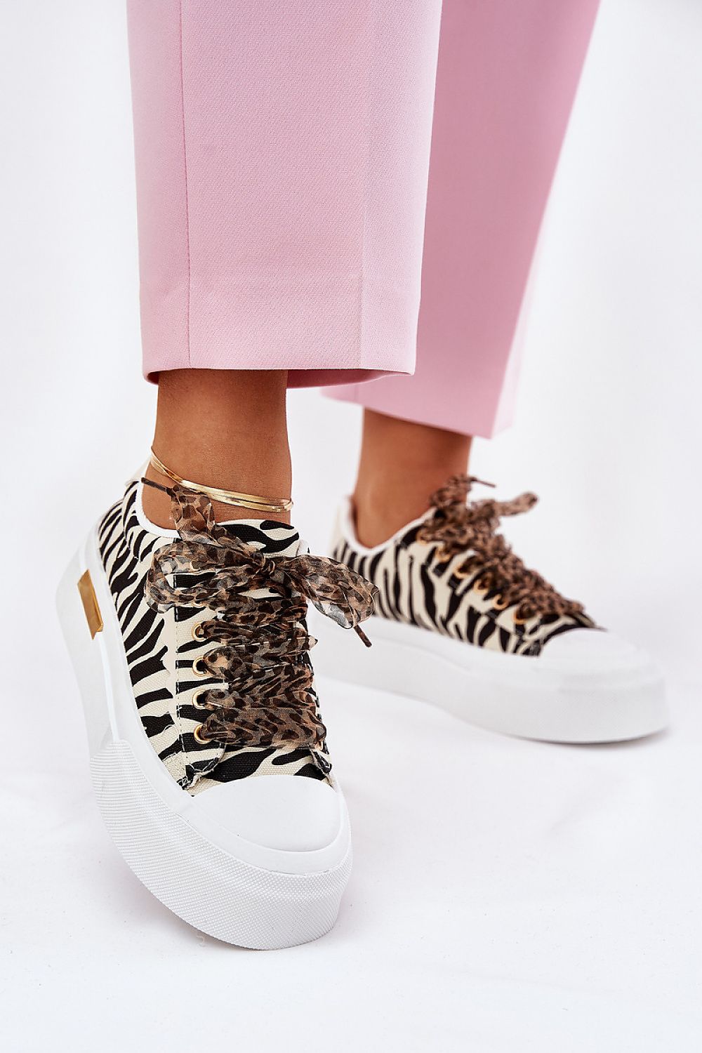 Baskets model 209814 Step in style