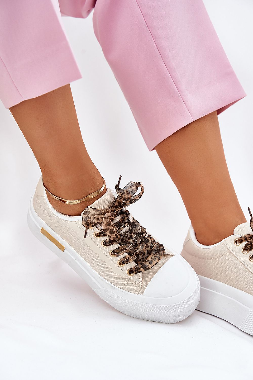 Baskets model 209818 Step in style