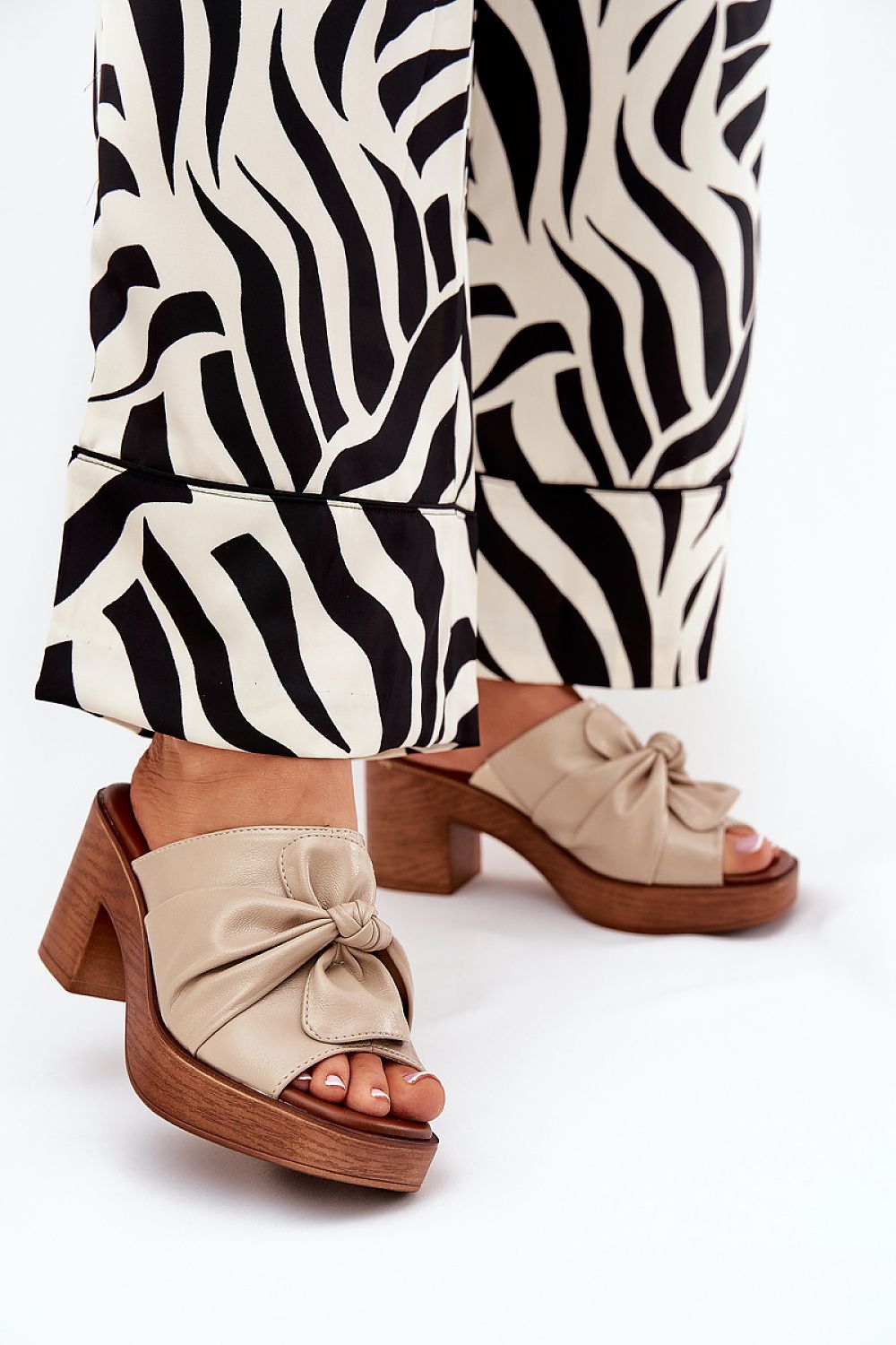 Clacquettes model 209935 Step in style