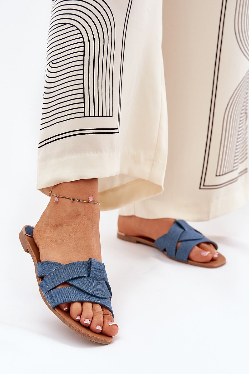 Clacquettes model 209937 Step in style