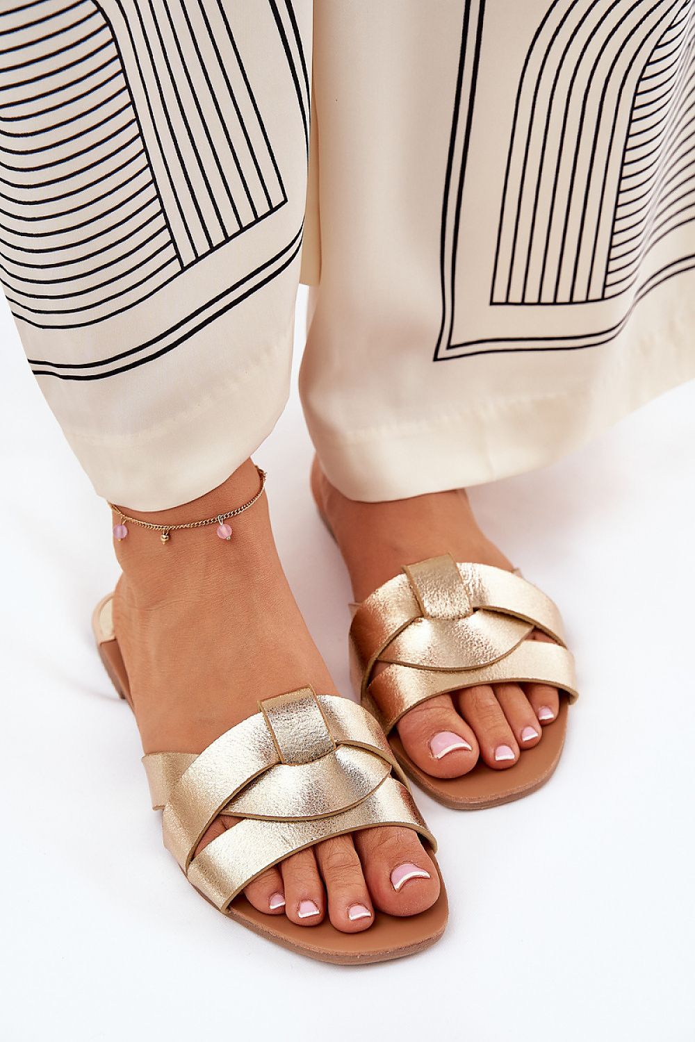 Clacquettes model 209938 Step in style