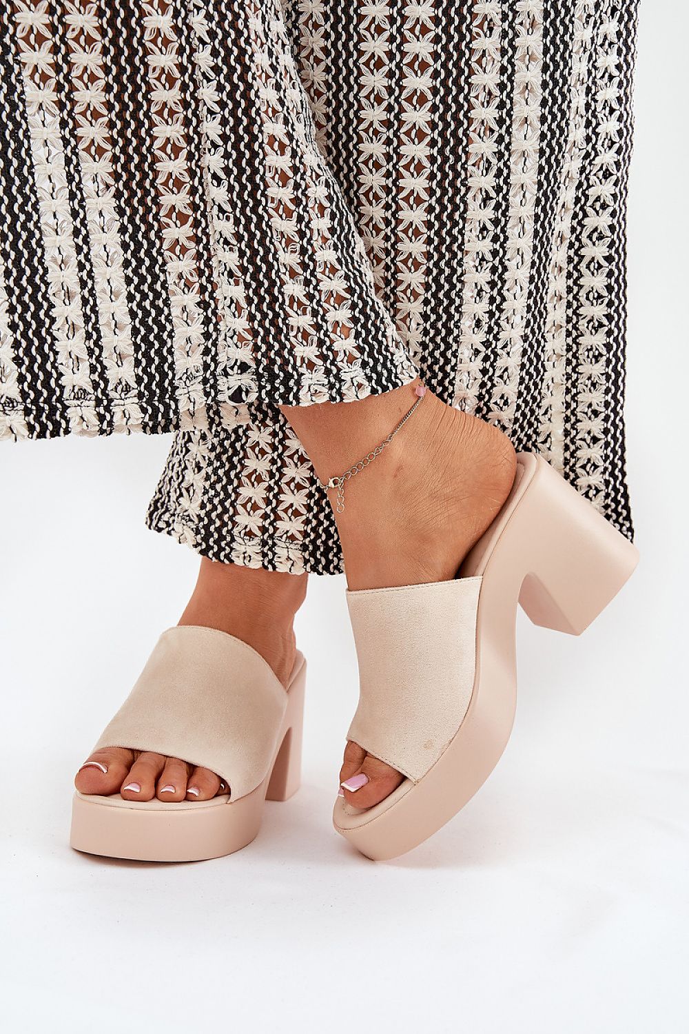 Clacquettes model 209939 Step in style