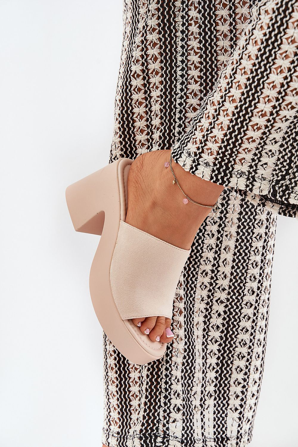 Clacquettes model 209939 Step in style