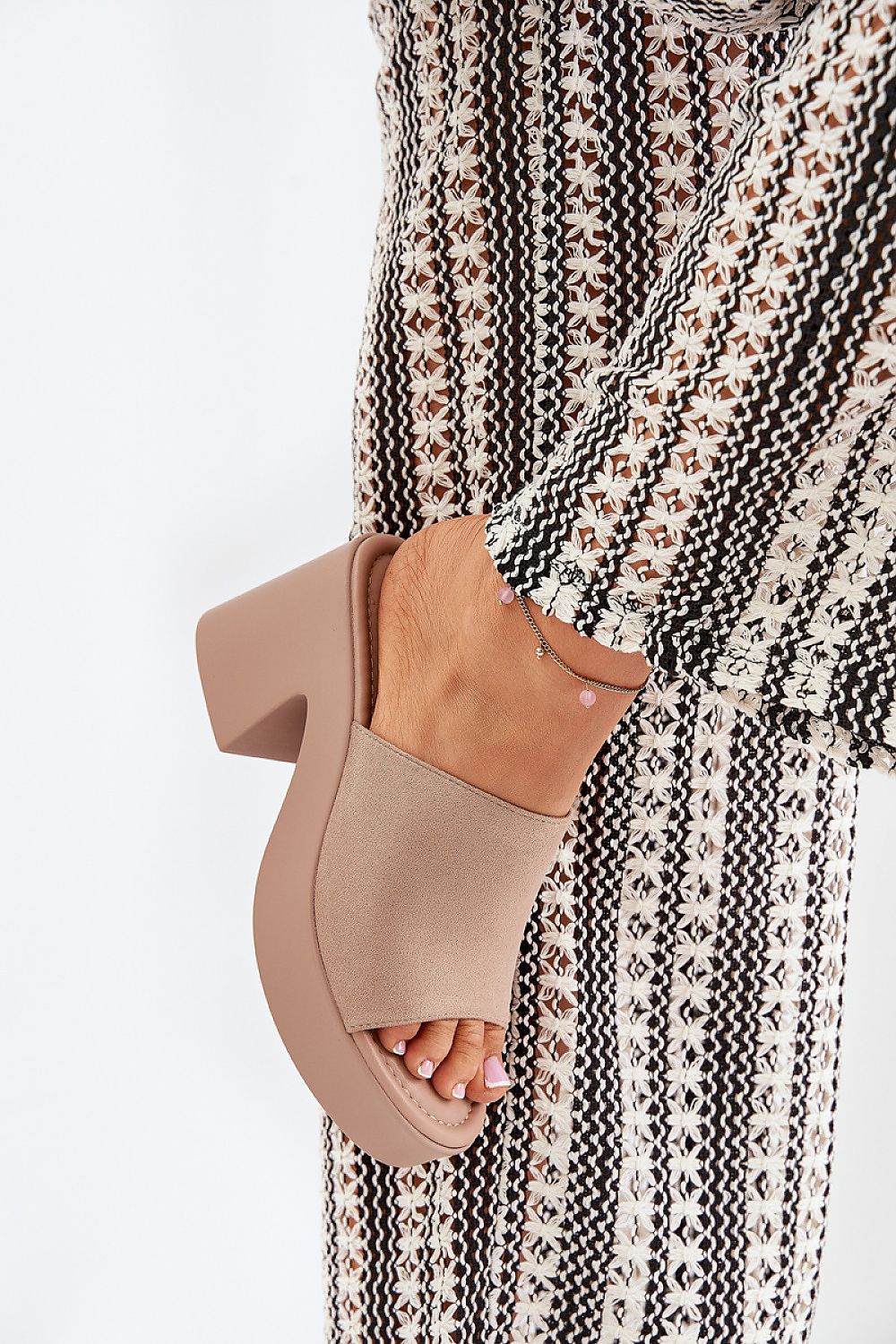 Clacquettes model 209941 Step in style