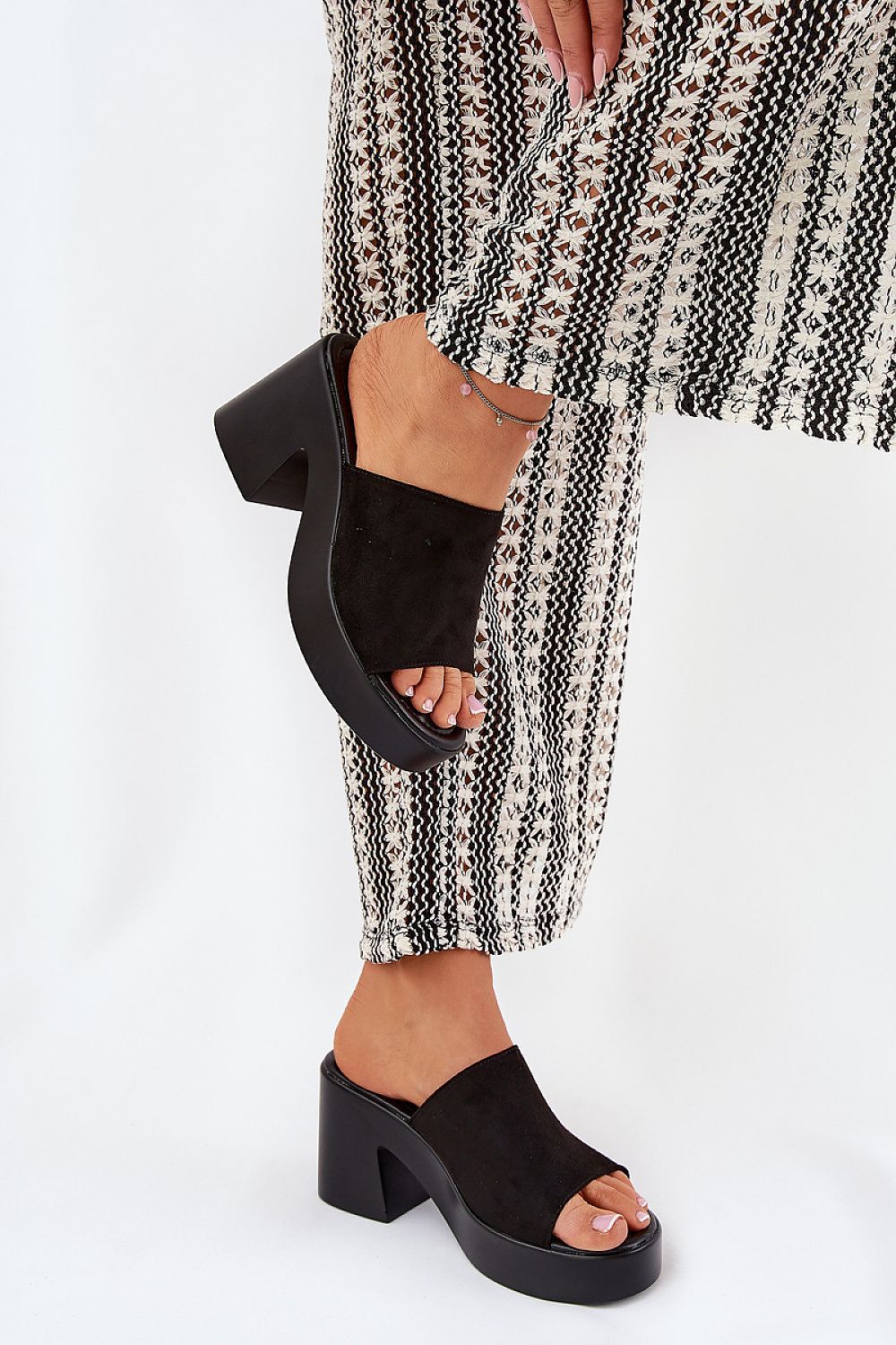 Clacquettes model 209942 Step in style