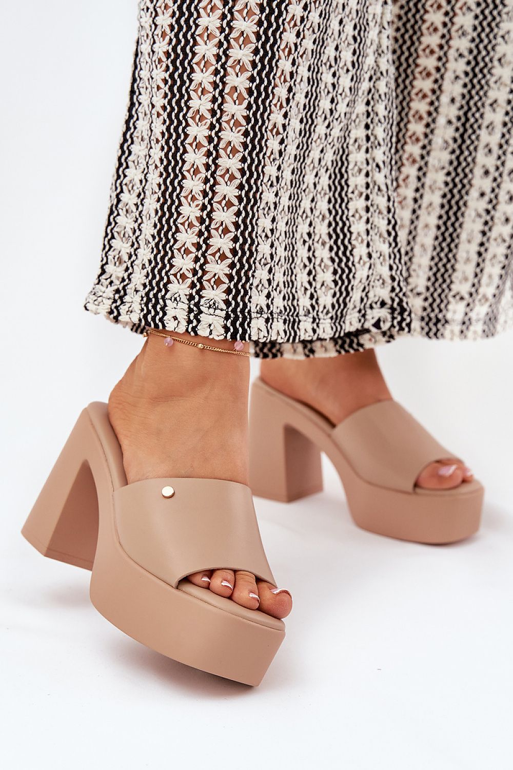 Clacquettes model 209944 Step in style