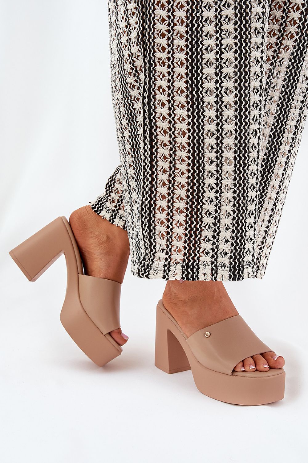 Clacquettes model 209944 Step in style