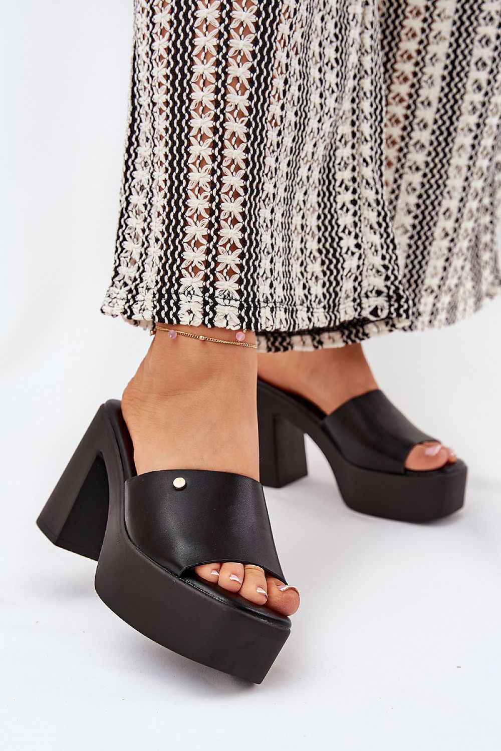 Clacquettes model 209945 Step in style