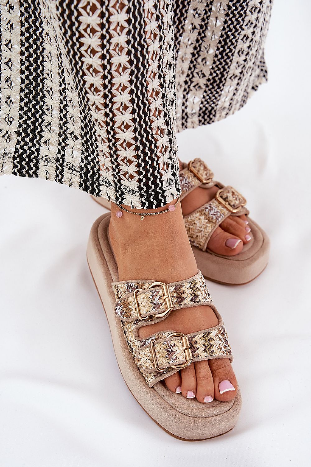 Clacquettes model 209947 Step in style