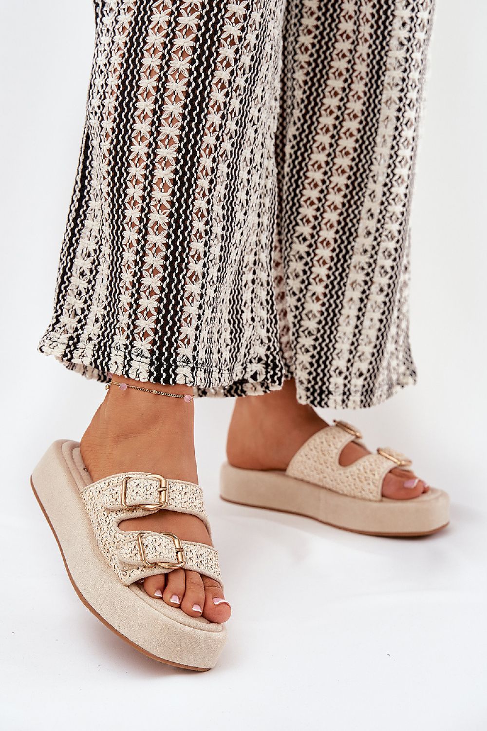 Clacquettes model 209948 Step in style