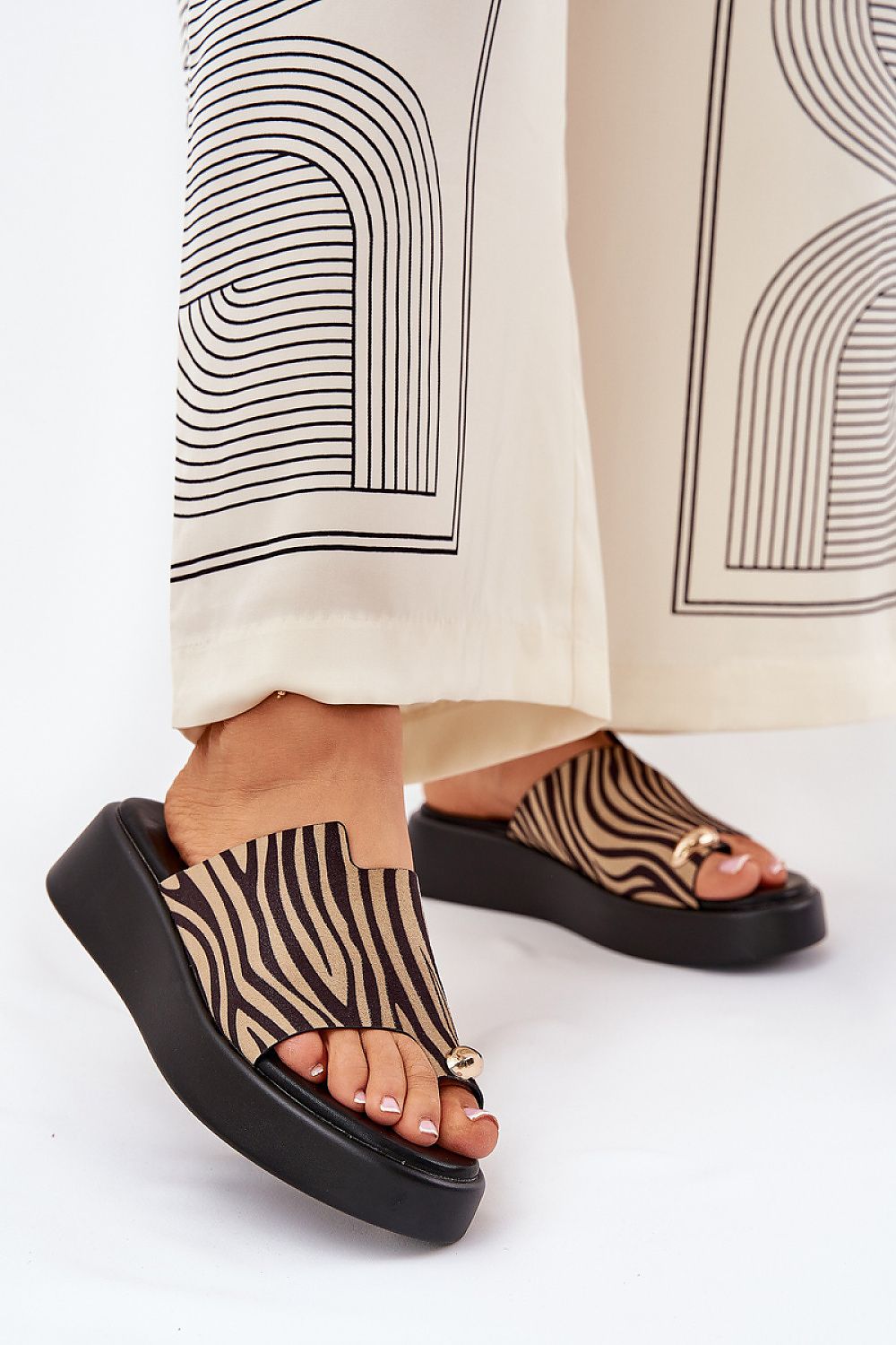 Clacquettes model 209951 Step in style