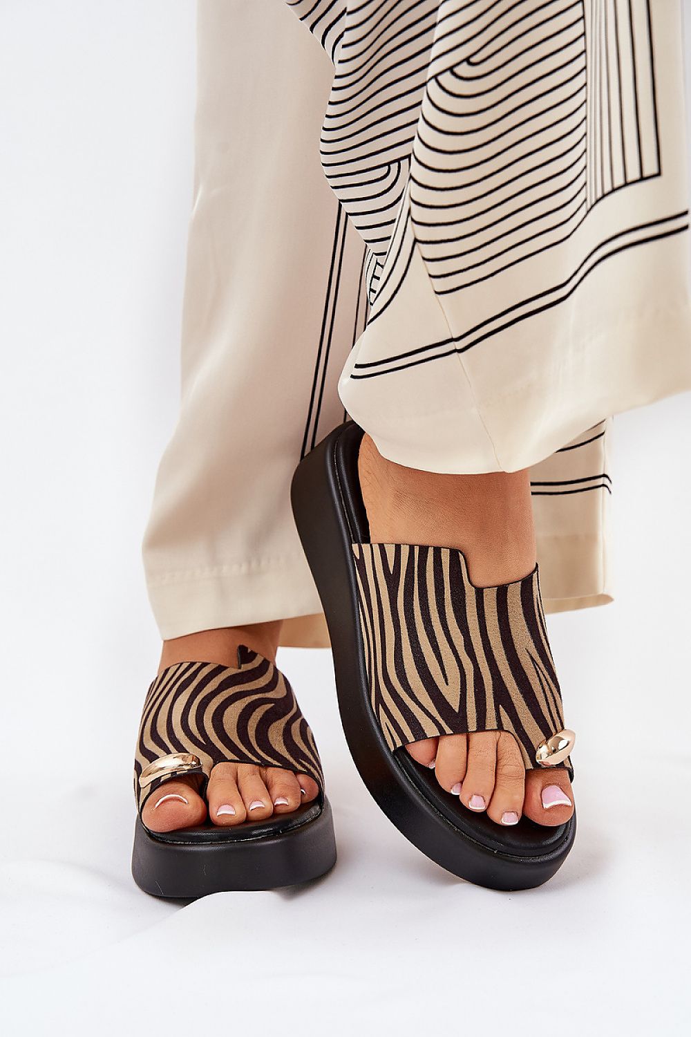 Clacquettes model 209951 Step in style