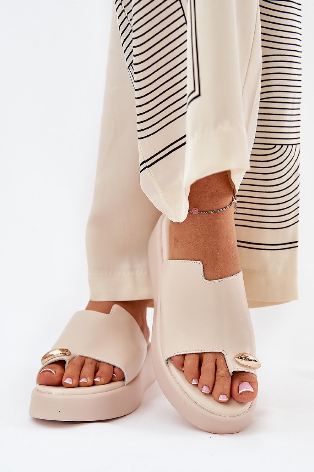 Clacquettes model 209952 Step in style