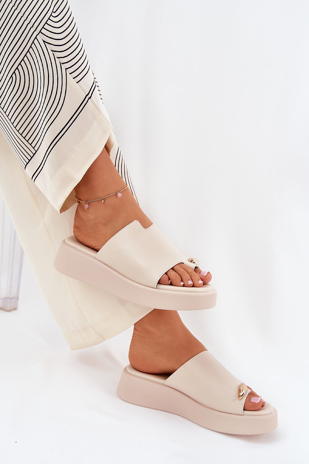 Clacquettes model 209952 Step in style
