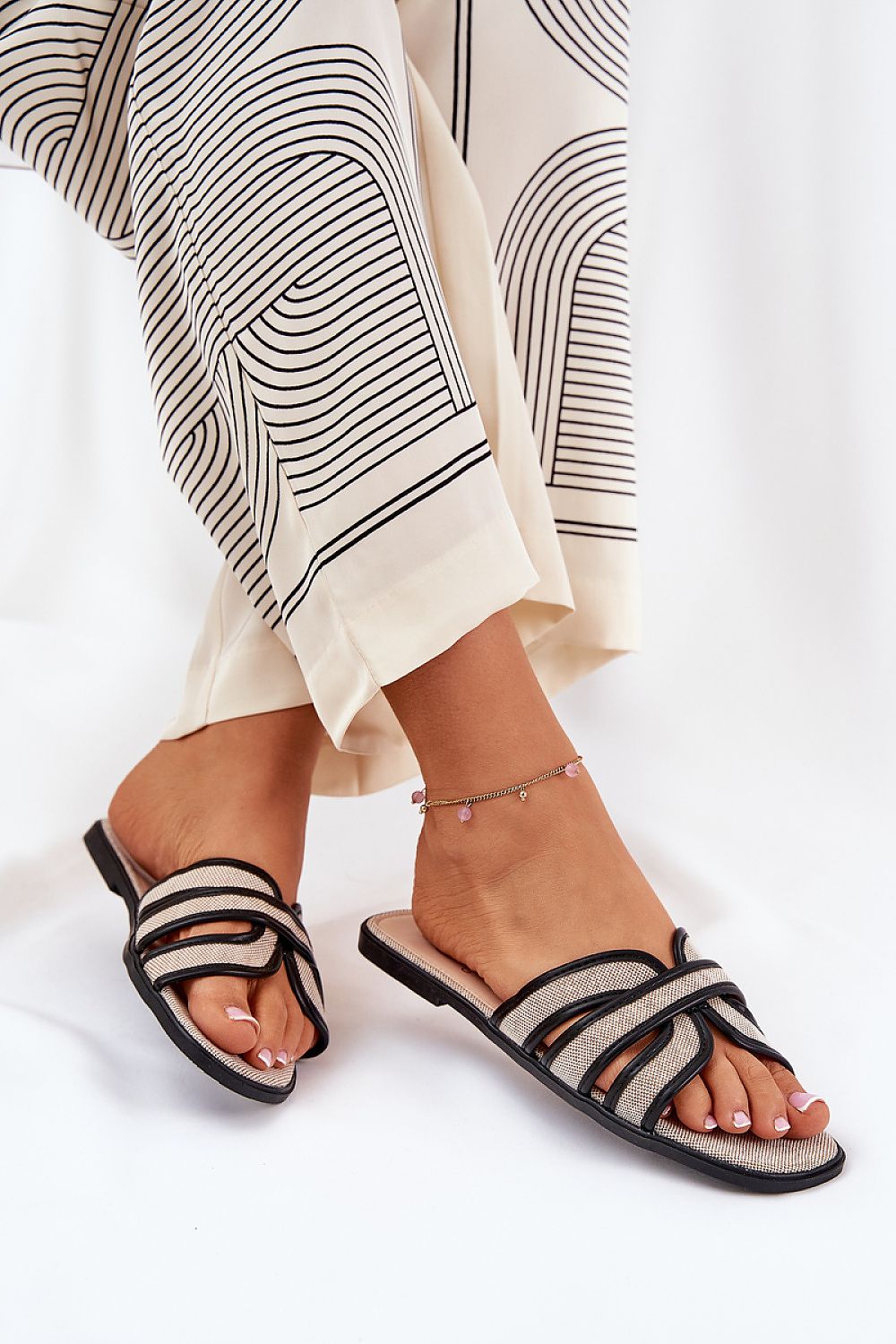 Clacquettes model 209955 Step in style
