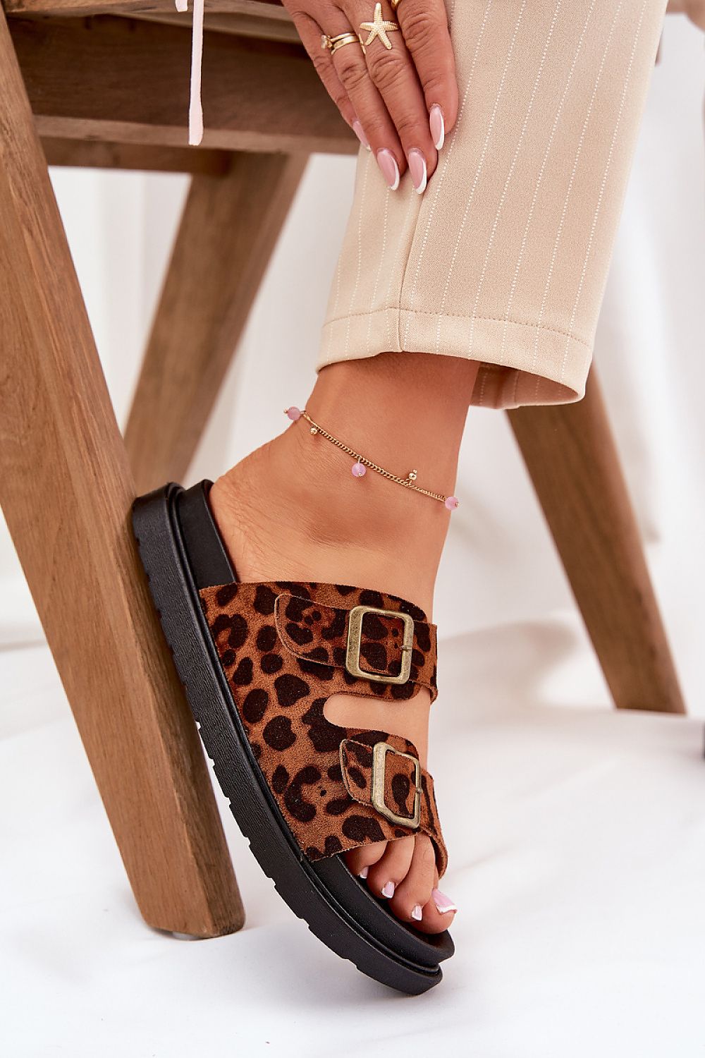 Clacquettes model 209957 Step in style