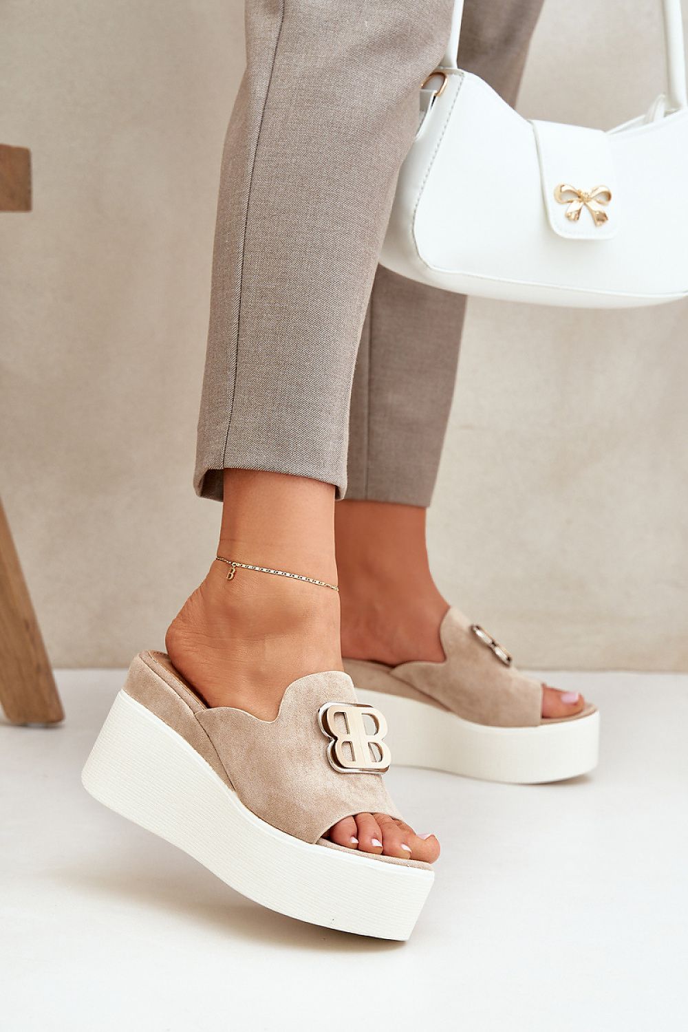 Clacquettes model 209973 Step in style
